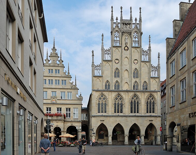 File:Muenster-100725-16055-Rathaus.jpg