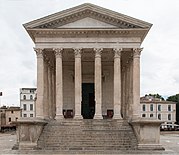 Nimes-Maison Carre-20140526.jpg