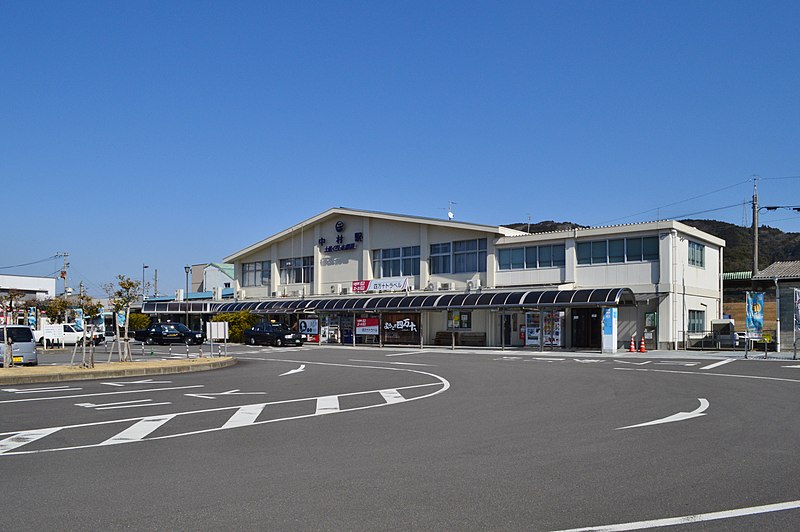 ファイル:Nakamura Station, ekisha.jpg