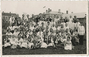 Хор Нарвской фабрики перед первым Всеэстонским Русским праздником песни, 1937 год.