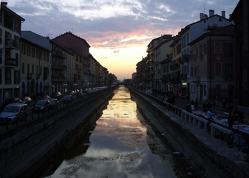 File:Naviglio Grande.jpg