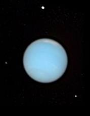 Neptun in natürlichen Farben, aufgenommen 2005 vom Hubble-Weltraumteleskop