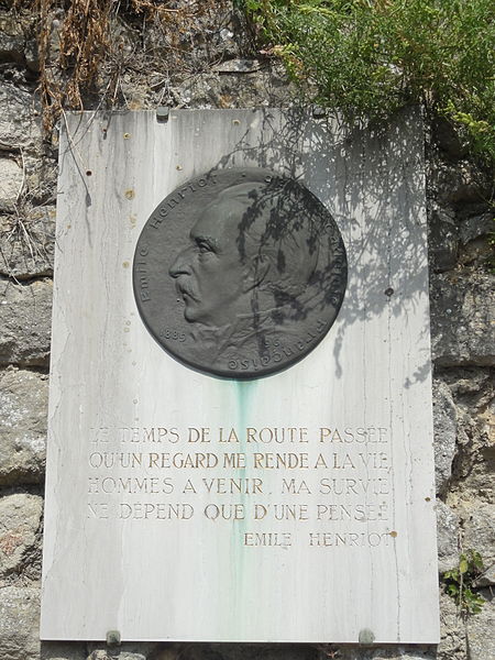 File:Nesles-la-Valle (95), avenue Émile-Henriot, plaque commémorative.jpg