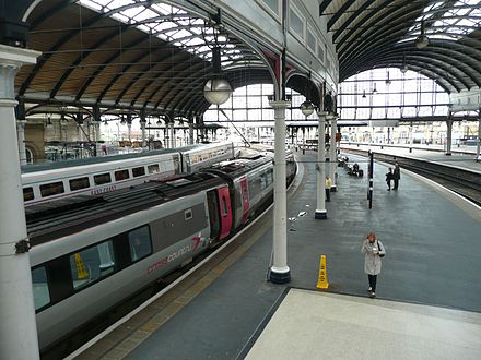 East Coast and CrossCountry trains at opposite platforms