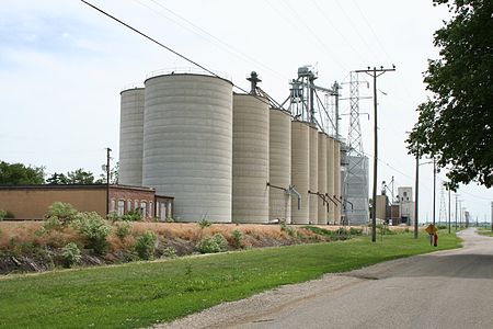 Niantic Illinois grain elevators.jpg