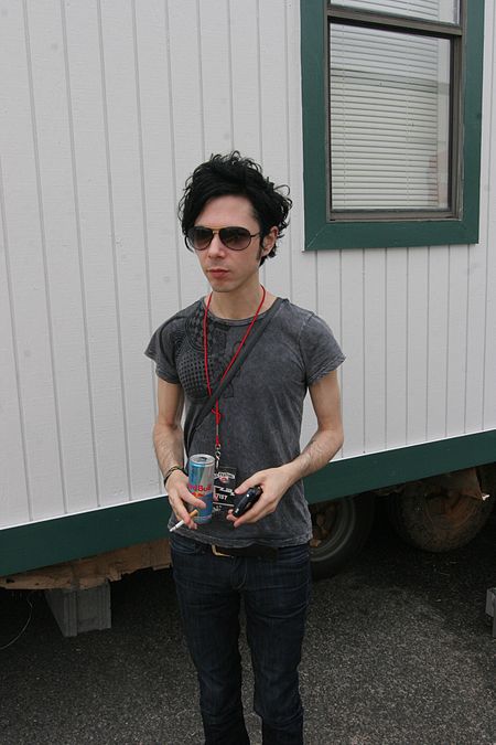 Nick Zinner.jpg