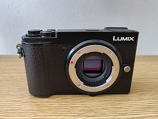 <span class="mw-page-title-main">Panasonic Lumix DMC-GX9</span> Panasonic GX9 micro four thirds camera