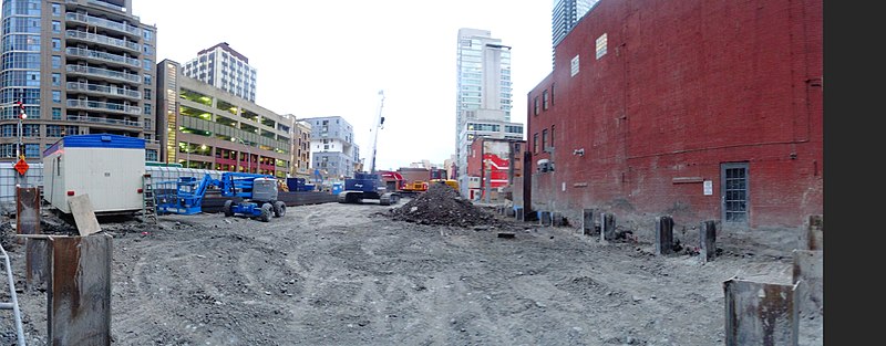 File:Pano of excavation at SE corner of Victoria and Richmond, 2016 11 16 -b.jpg