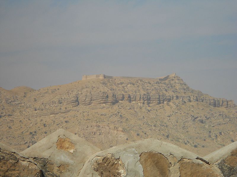 File:Part of Ranikot Fort up on the hill.jpg