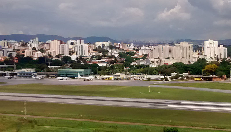 File:Patio Sul Aeroporto da Pampulha.jpg