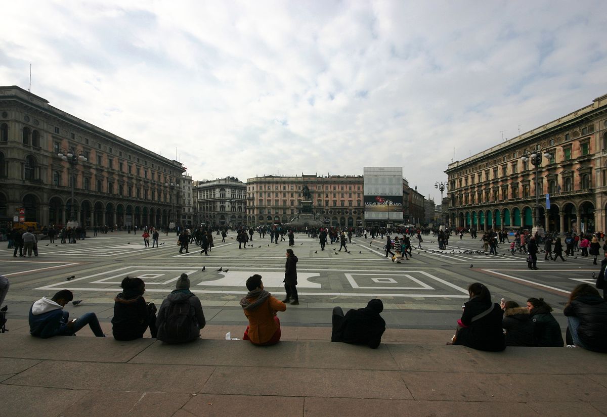 Piazza Duomo Milan Wikimedia Commons