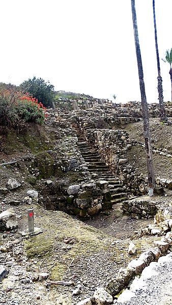 File:PikiWiki Israel 86115 tel megiddo.jpg