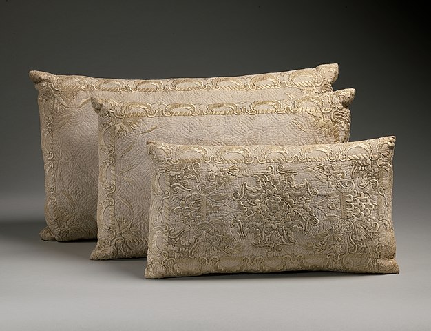 626px-Pillow_MET_DP287553.jpg (626×480)