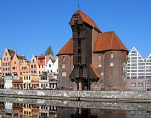 Medieval (15th century) port crane for mounting masts and lifting cargo in Gdansk Pl gdansk zuraw dlugiepobrzeze2006.jpg