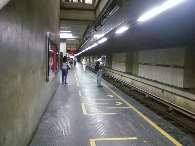 File:Plaza Sucre Metro Caracas2.jpg