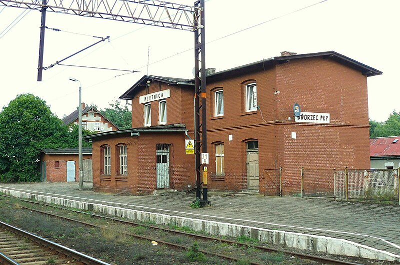 File:Plytnica train station.JPG