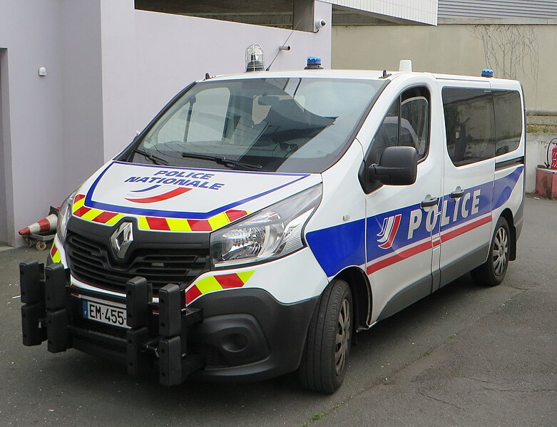 File:Police Nationale in France 22.jpg