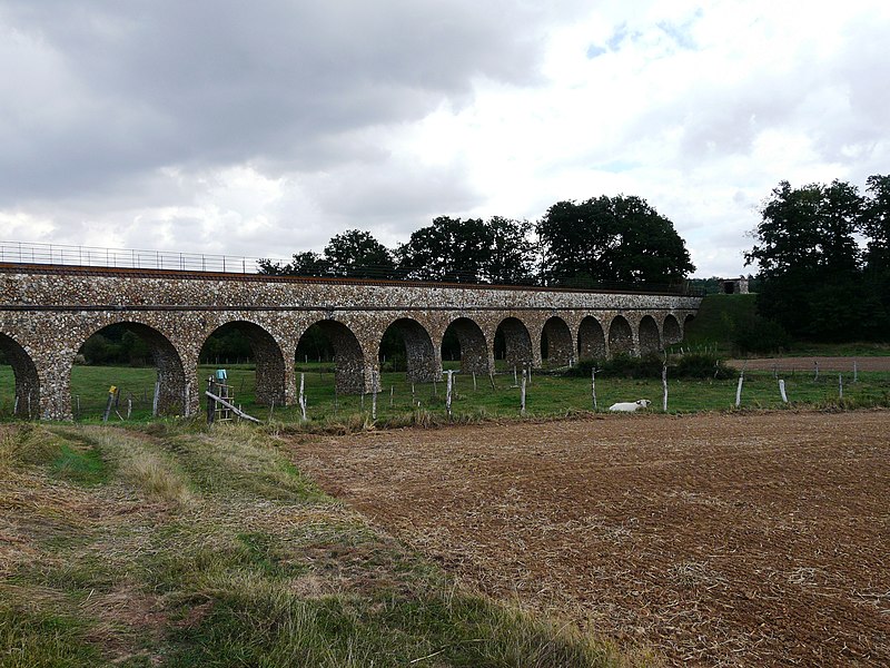 File:Pont aqueduc de l'Avre sur la Meuvette - panoramio.jpg