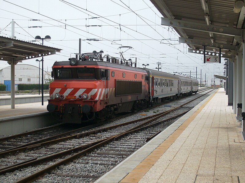 File:Portuguese Railways Intercity train at Faro Train Station.jpg