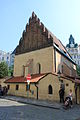 Old New Synagogue er Europas eldste aktive synagoge.  Legenden har Golem liggende på loftet.