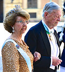 Friherreparet på väg till vigseln mellan prinsessan Madeleine och herr Christopher O’Neill, 8 juni 2013.