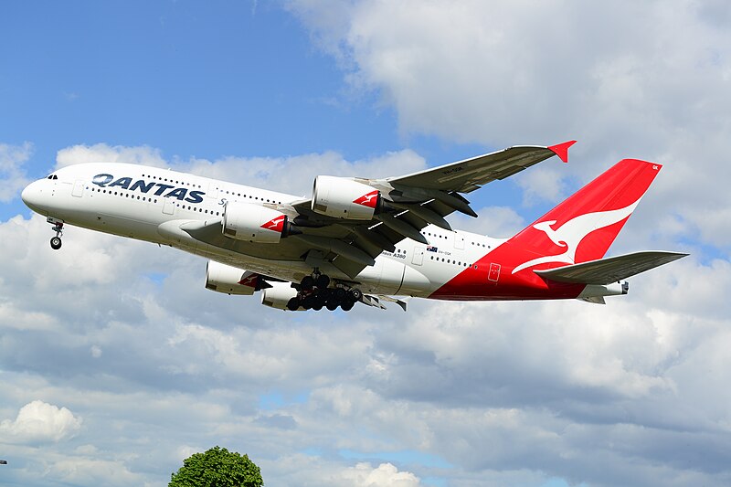 File:Qantas, VH-OQK Airbus A380 (16703628173).jpg