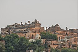 दतिया शहर के ऊपर राजगढ़ दुर्ग
