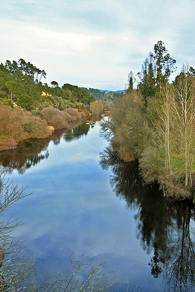 File:Rio Mondego - Portugal (3975990213).jpg