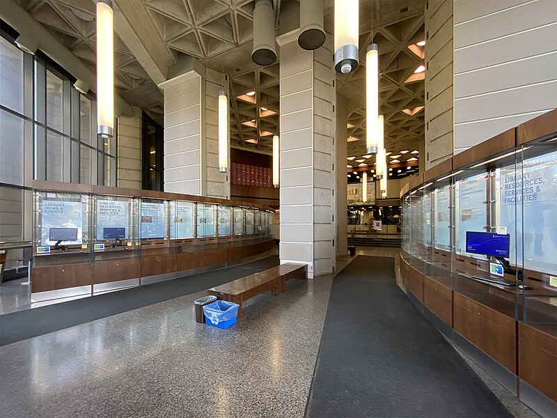 File:Robarts Library Lobby 2022.jpg