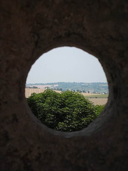 File:Rocca di Urbisaglia vista bombardiera2.jpg