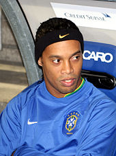 Ronaldinho061115-01.jpg