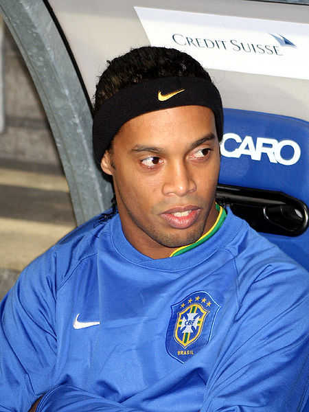 File:Ronaldinho061115-01.jpg