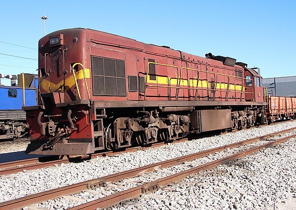 No. 34-516 in SAR Gulf Red and yellow, Saldanha, 19 August 2010