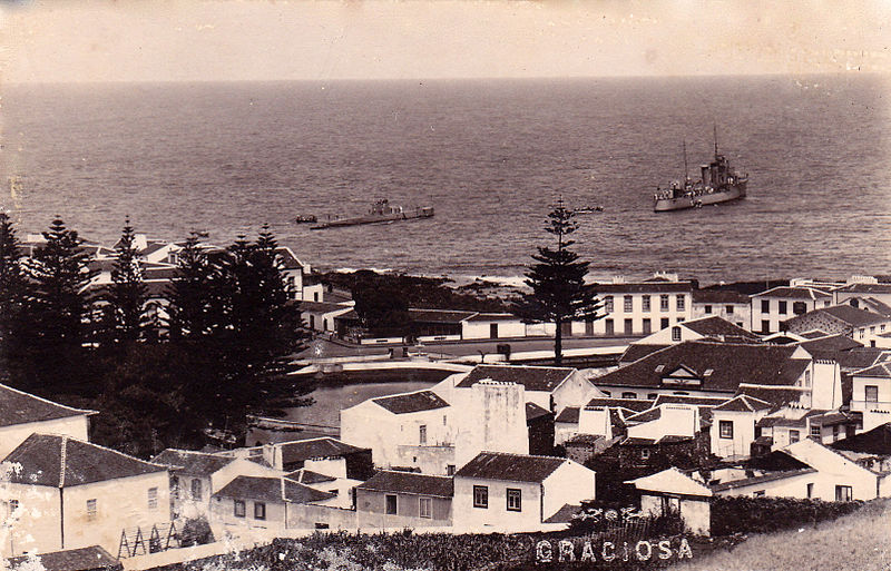 File:Santa Cruz da Graciosa, vasos de guerra na baía, ilha Graciosa, Açores, Arquivo de Villa Maria, Angra do Heroísmo, Açores..jpg