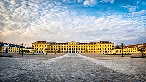 Palazz Ta' Schönbrunn: Storja, Ġonna, Sit ta Wirt Dinji