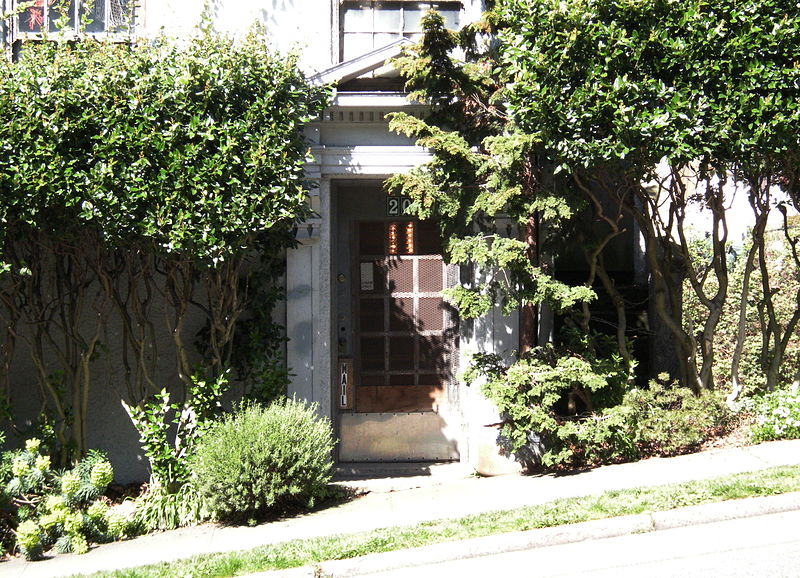 File:Seattle - 2500 Elliott side door-A.jpg