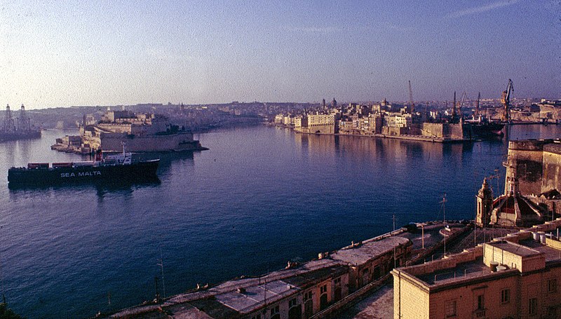 File:Senglea-02-Grand Harbour-Vittoriosa-1989-gje.jpg