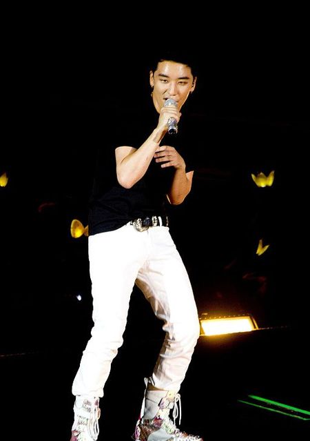 Tập_tin:Seungri_2012.jpg