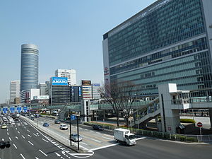 Shinyokohama stantsiyasi ekimae.JPG