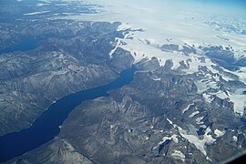 Grönlands Südspitze mit den charakteristischen Bergketten