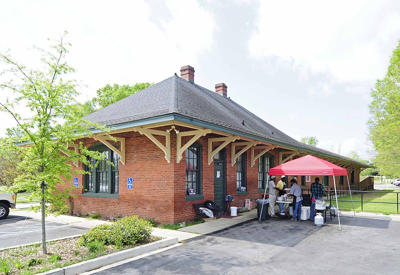 File:Southern Railway Depot.jpg