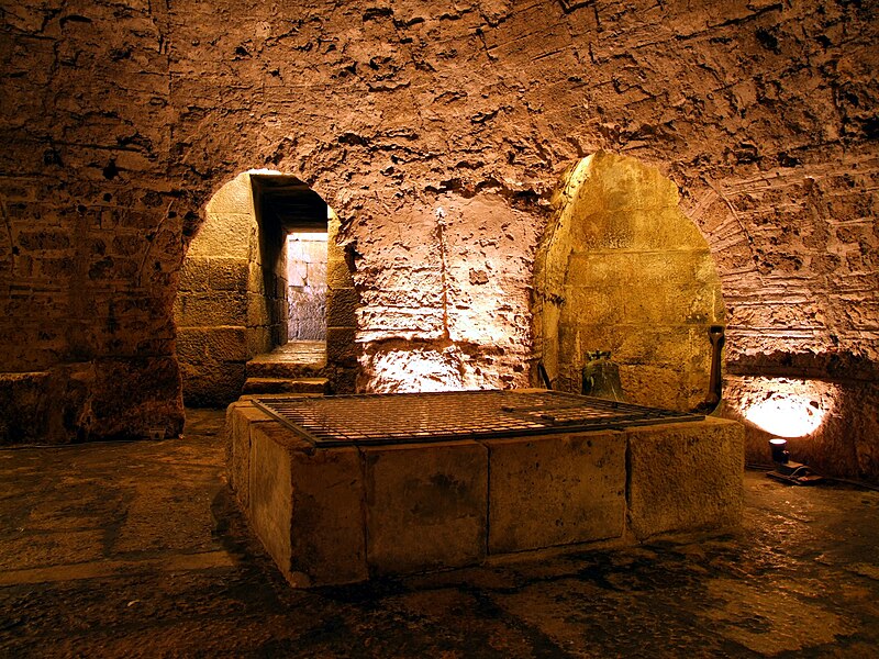 File:Split Cathedral - crypt of St. Lucy.jpg