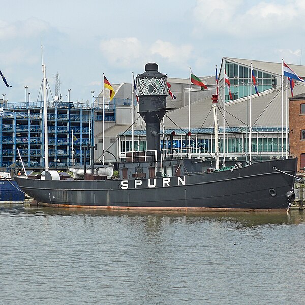 File:Spurn Light Vessel.jpg