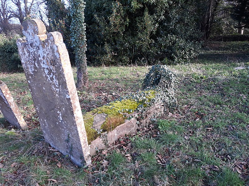 File:St. Martin's Church, Bladon 09.jpg