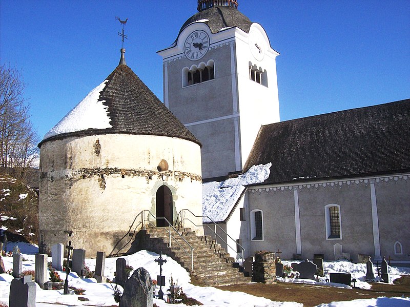 File:StMareinFriedhofmitKarnerhlMichael2.JPG