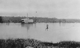 StateLibQld 1 70879 Queensland Palmer Nehri üzerinde altın madenciliği araştırması.jpg