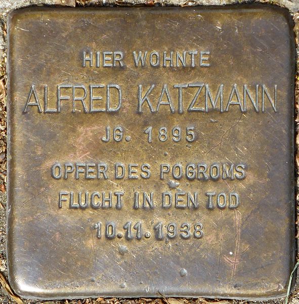 File:Stolpersteine Würzburg, Alfred Katzmann (Bismarckstraße 9).jpg