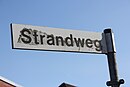 Street sign Strandweg (Flensburg), picture 003.JPG