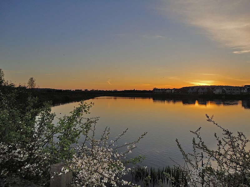 File:Sunset over Watercolour, Merstham (6283599305).jpg