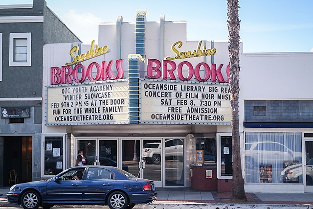 File Sunshine Brooks Theater-1.jpg - Wikipedia